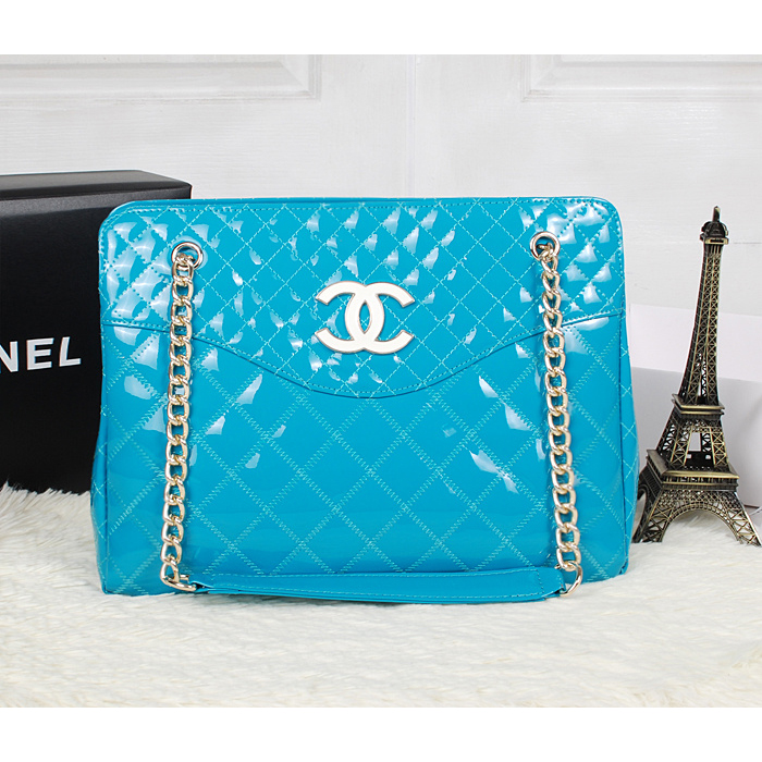 2013 Chanel Patent Leather Shoulder Bag A2236 Green