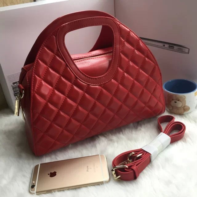 2016 Chanel Tote shoulder Bag Sheepskin Leather A7026 Red