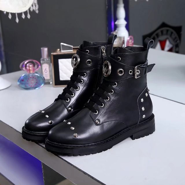 2017 Fendi women Boot in Calfskin leather with rivet