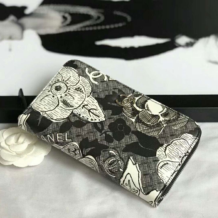 2018 Chanel small zipped wallet