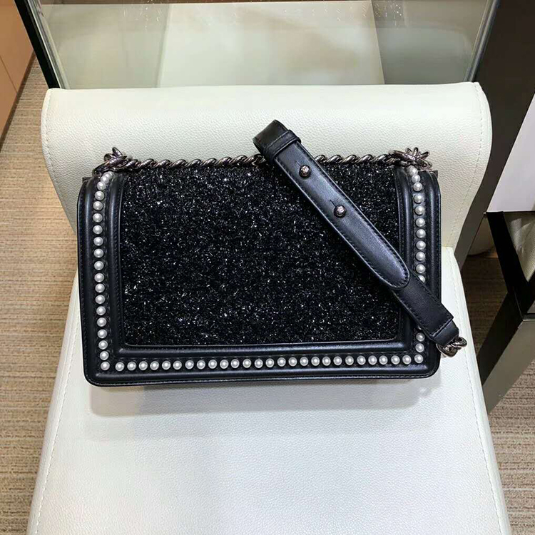 2019 Le Boy Chanel Flap Shoulder Bag