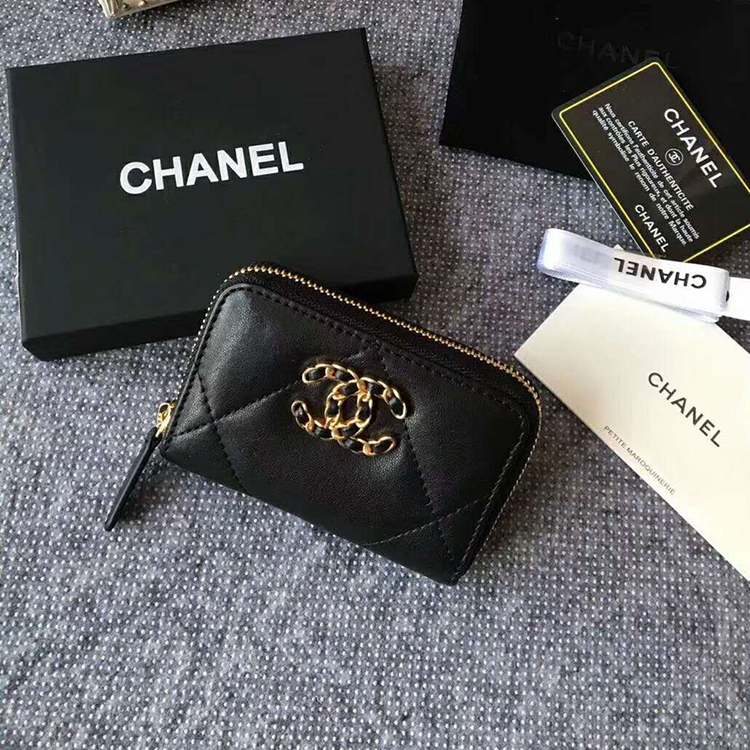 2020 Chanel zipped wallet
