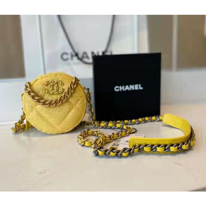 2021 Chanel 19 clutch with chain