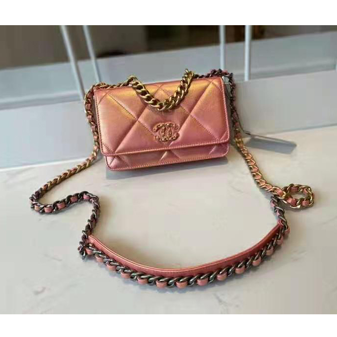 2021 Chanel 19 wallet on chain