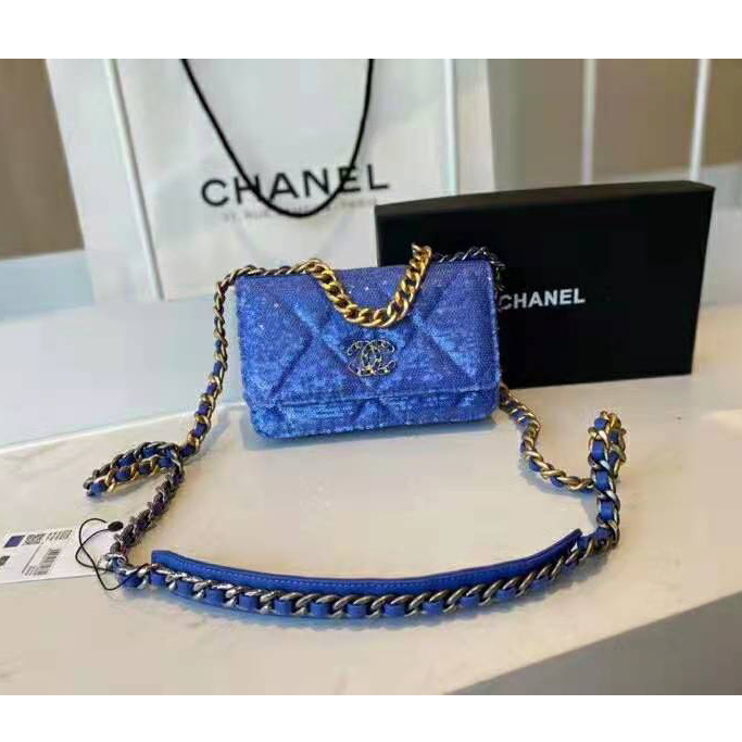 2021 Chanel 19 wallet on chain