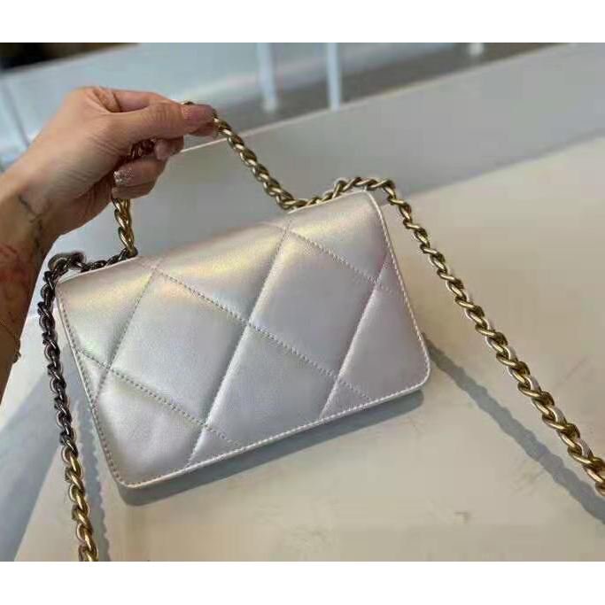 2021 Chanel 19 wallet on chain