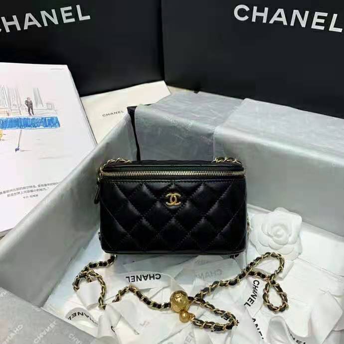 2021 Chanel vanity with chain