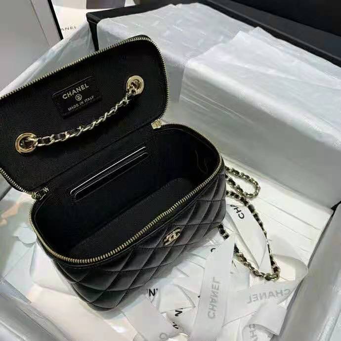 2021 Chanel vanity with chain