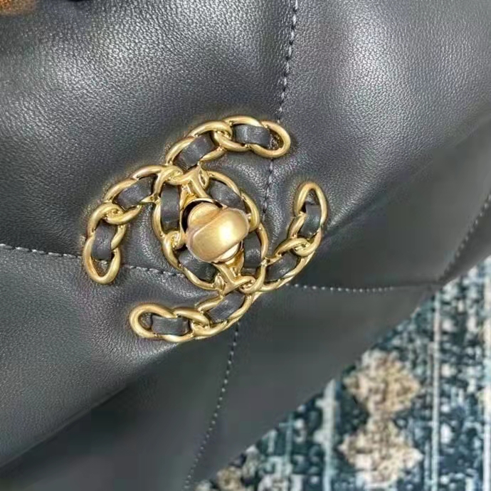 2021 chanel 19 flap bag
