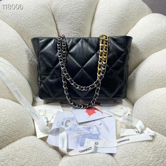 2022 CHANEL 19 SHOPPING BAG