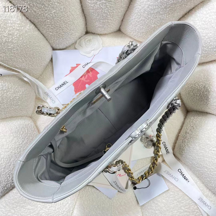 2022 CHANEL 19 SHOPPING BAG