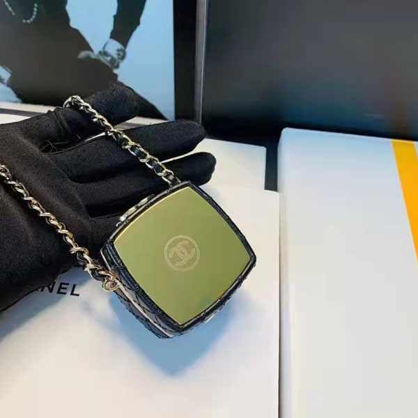 2022 Chanel CLUTCH WITH CHAIN
