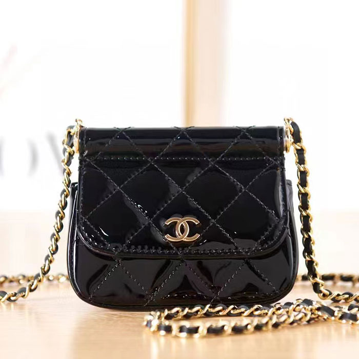 2022 Chanel CLUTCH WITH CHAIN
