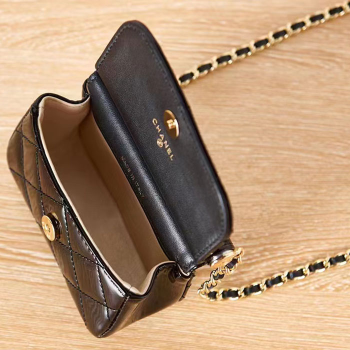 2022 Chanel CLUTCH WITH CHAIN