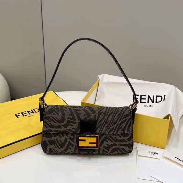 2022 Fendi Baguette