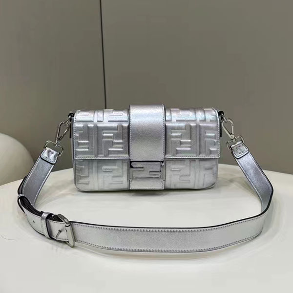 2022 Fendi Baguette