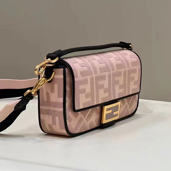 2022 Fendi Baguette