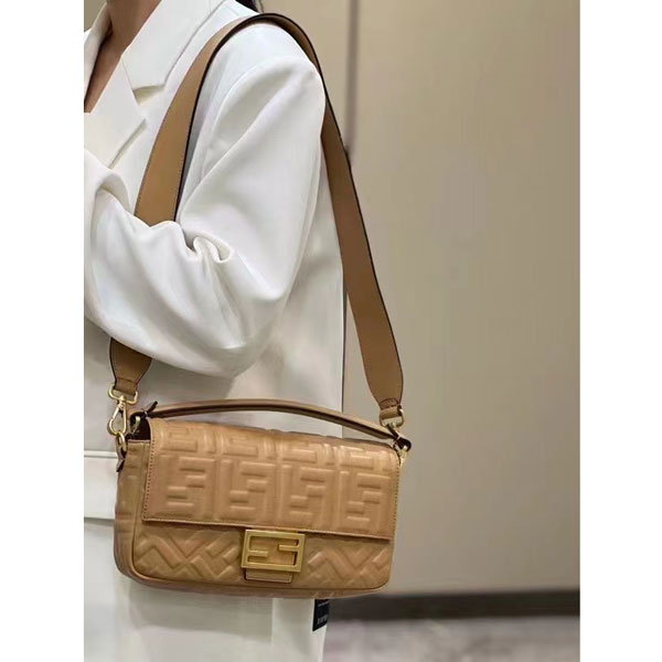 2022 Fendi Baguette