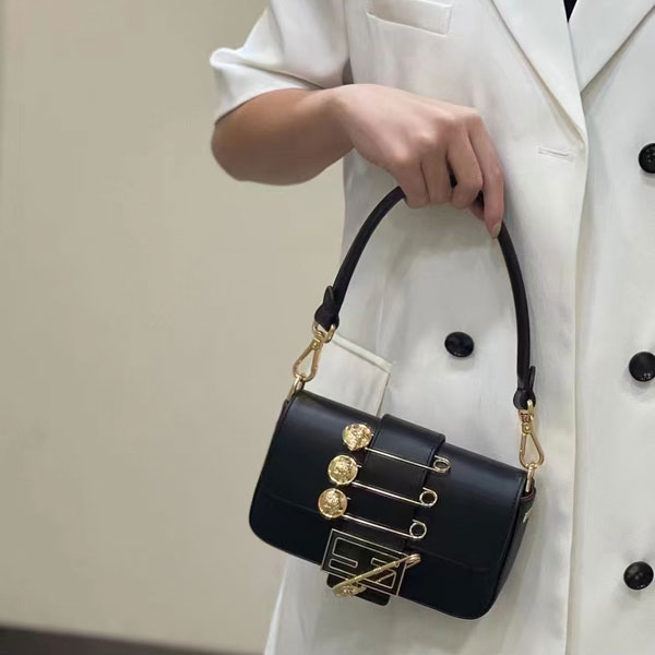 2022 Fendi Brooch mini baguette