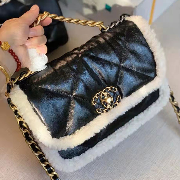 2022 chanel 19 flap bag