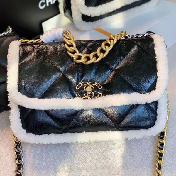 2022 chanel 19 flap bag
