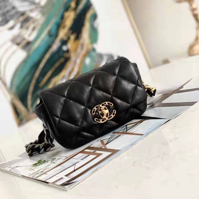 2022 chanel 19 waist bag