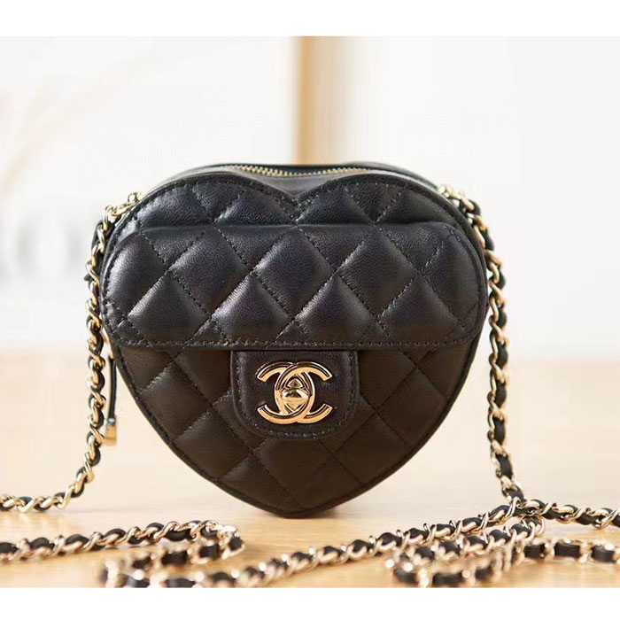 2022 chanel Heart Clutch With Chain