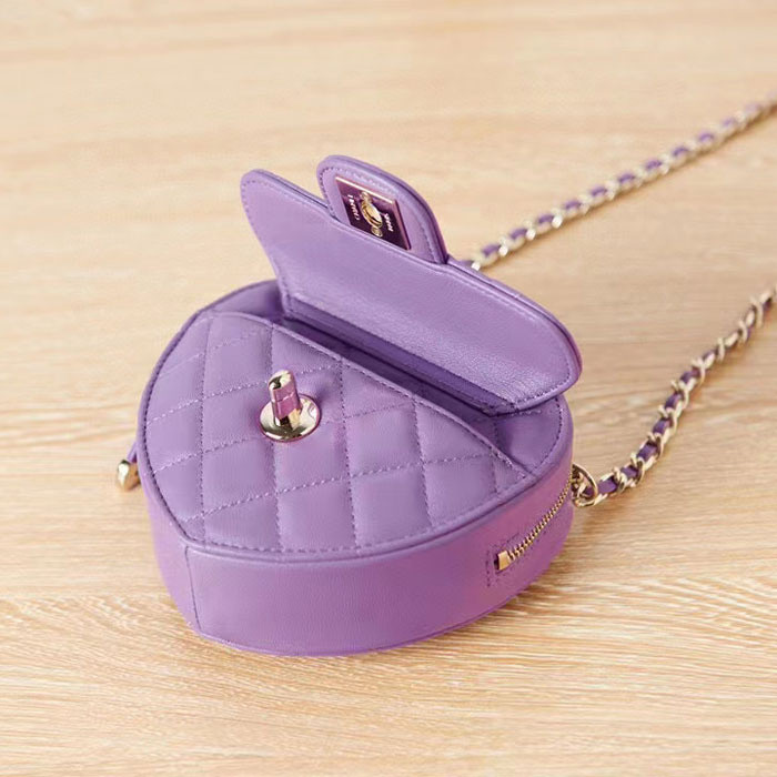2022 chanel Heart Clutch With Chain