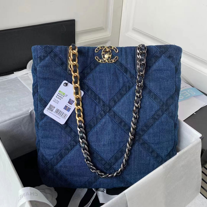 2023 CHANEL 19 SHOPPING BAG