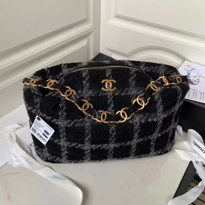 2023 CHANEL MAXI HOBO BAG