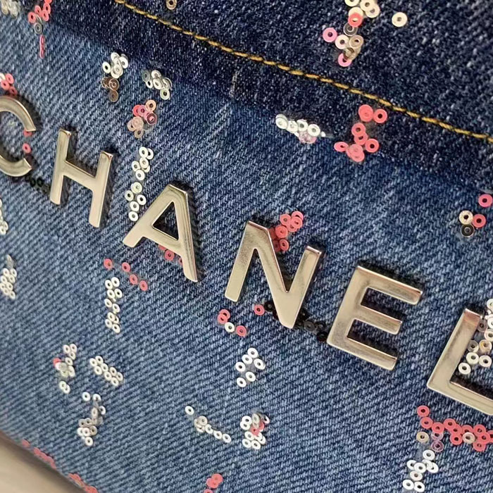 2023 Chanel 22 Small Handbag