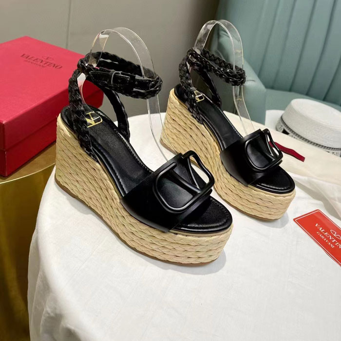 2023 Valentino women shoes