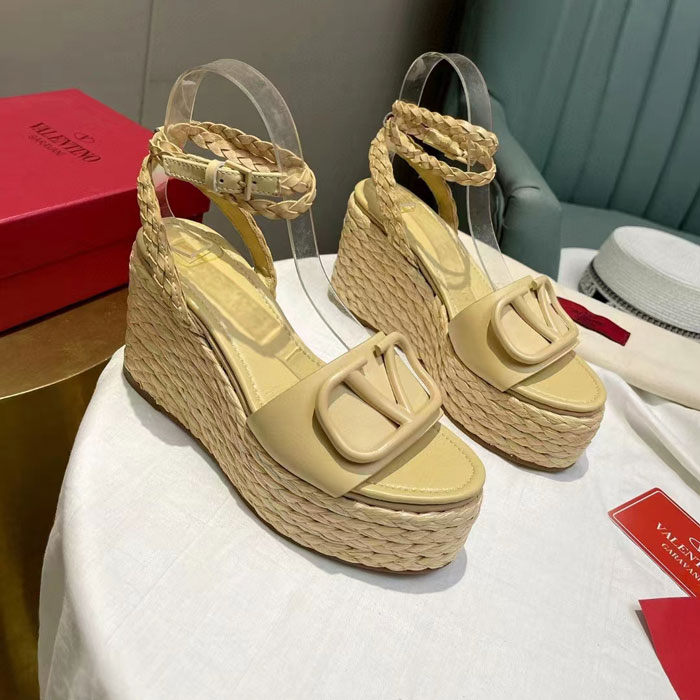 2023 Valentino women shoes