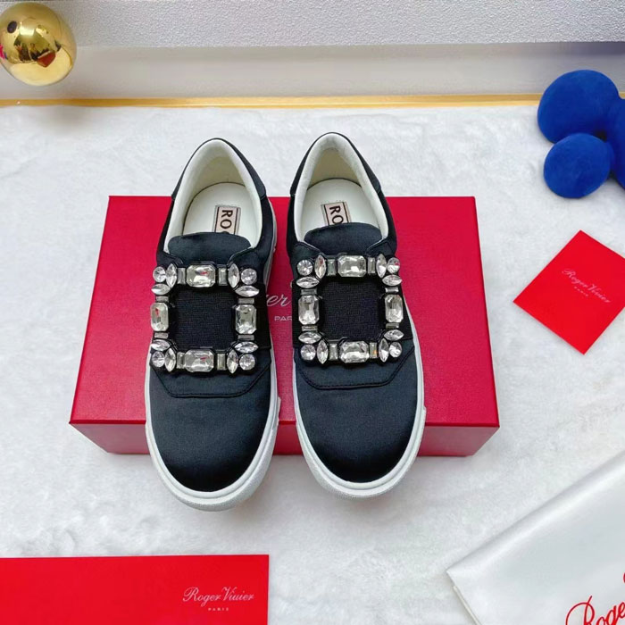 Roger Vivier shoes 2023